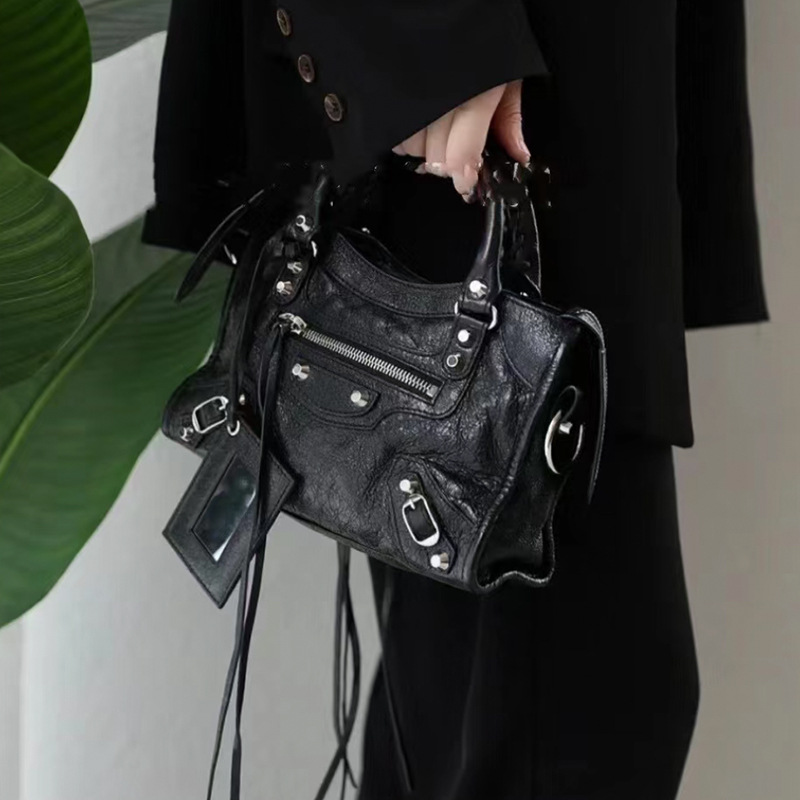 Leatherwork Rivets - Borsa a Tracolla da Donna Stile
